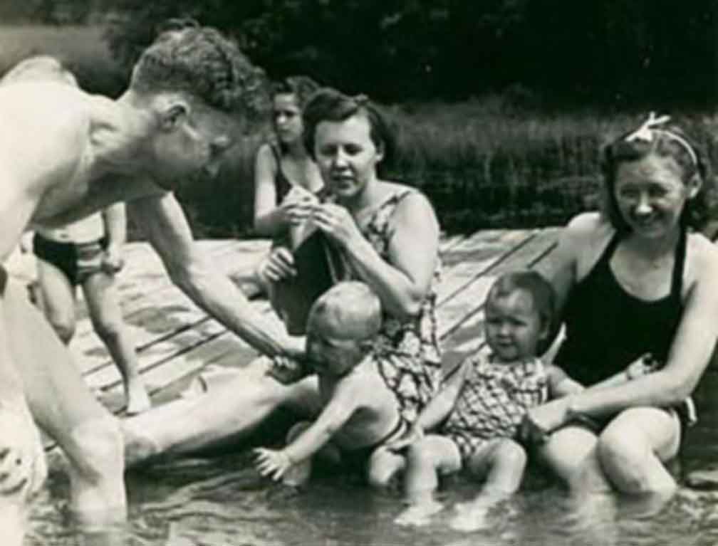 Eugenia Antonia Koczon, great great granddaughter of Jan Koczon, with family.